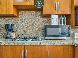 Beachfront 2BR Condo With Pool and Beachclub