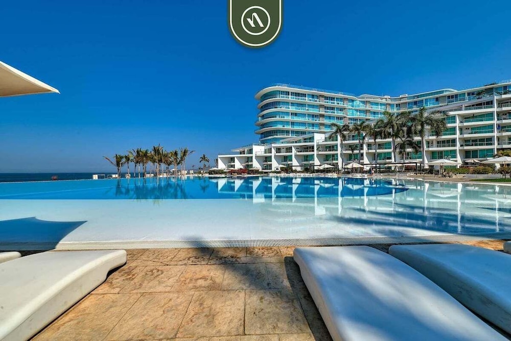 Beachfront 2BR Condo With Pool and Beachclub