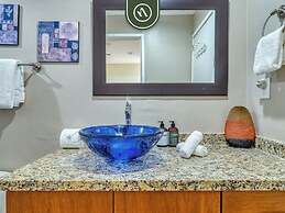 Beachfront 2BR Condo With Pool and Beachclub