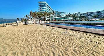 Beachfront 2BR Condo With Pool and Beachclub