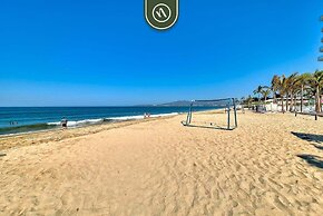 Beachfront 2BR Condo With Pool and Beachclub