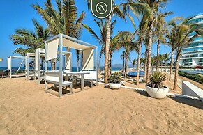 Beachfront 2BR Condo With Pool and Beachclub
