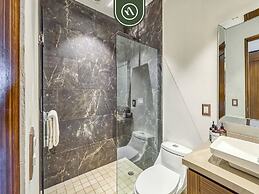 Luxury 2BR Condo in Romatic Zone - Rooftop Pool