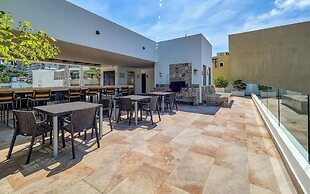 Luxury 2BR Condo in Romatic Zone - Rooftop Pool