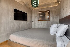 Luxury 1 BR Condo in Downtown - AC - Peaceful