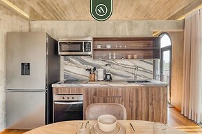 Luxury 1 BR Condo in Downtown - AC - Peaceful