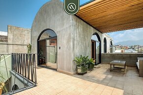 Luxury 1 BR Condo in Downtown - AC - Peaceful