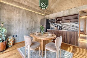 Luxury 1 BR Condo in Downtown - AC - Peaceful