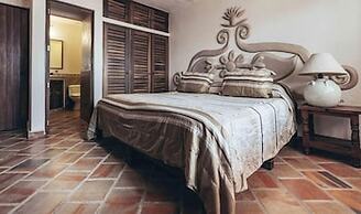 Ocean View 2Br Condo-balcony-beach-pool - 206