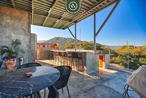 Ecofriendly 2BR Condo - Private Jacuzzi - Rooftop