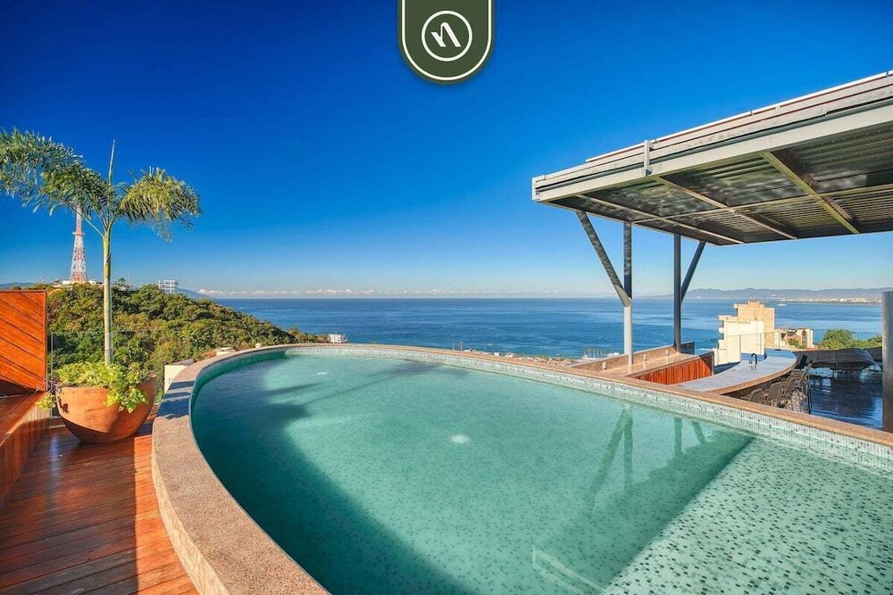 Ecofriendly 2BR Condo - Private Jacuzzi - Rooftop