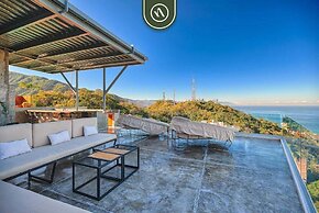 Ecofriendly 2BR Condo - Private Jacuzzi - Rooftop