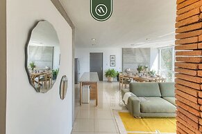 3 BR Condo - Panoramic Views - 5 Min to Downtown