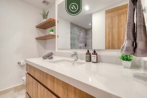 Oceanview 1 BR Condo With Pools and Beach Access