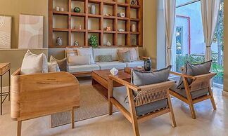 Oceanview 1 BR Condo With Pools and Beach Access