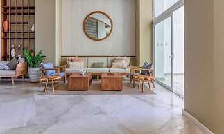 Oceanview 1 BR Condo With Pools and Beach Access