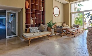 Oceanview 1 BR Condo With Pools and Beach Access