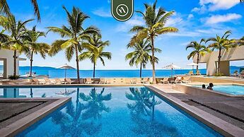 Oceanview 1 BR Condo With Pools and Beach Access