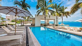 Oceanview 1 BR Condo With Pools and Beach Access