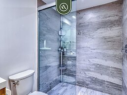 New Oceanview Condo With Beach - Pools - Gym
