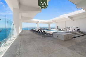 New Oceanview Condo With Beach - Pools - Gym