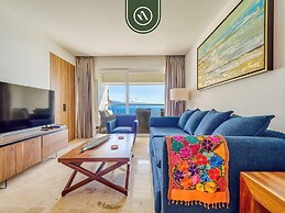 New Oceanview Condo With Beach - Pools - Gym