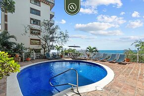 Oceanfront 2 BR Condo With Spectacular View - Pool
