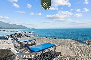 Oceanfront 2 BR Condo With Spectacular View - Pool