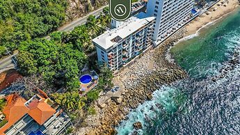 Oceanfront 2 BR Condo With Spectacular View - Pool