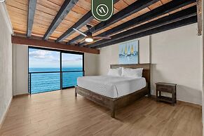 Oceanfront 2 BR Condo With Spectacular View - Pool