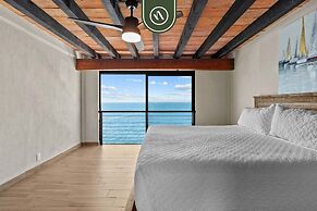 Oceanfront 2 BR Condo With Spectacular View - Pool