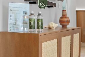 Luxury Oceanfront Studio - Beach - Pools - Gym