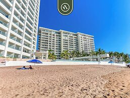 Luxury Oceanfront Studio - Beach - Pools - Gym