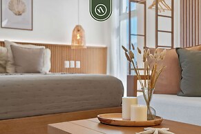 Luxury Oceanfront Studio - Beach - Pools - Gym