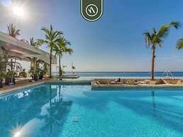 Luxury Oceanfront Studio - Beach - Pools - Gym