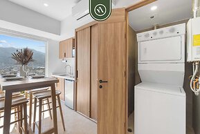Luxury Oceanfront Studio - Beach - Pools - Gym