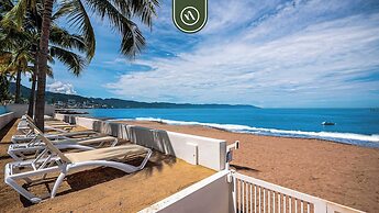 Luxury Oceanfront Studio - Beach - Pools - Gym