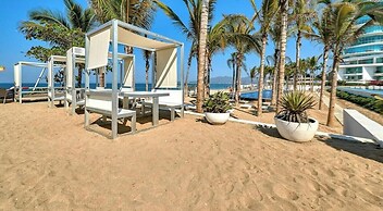 2BR With Private Balcony - Oceanfront Building