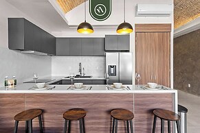 Restored Historic 2 BR Condo in Downtown - Pool