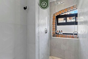 Restored Historic 2 BR Condo in Downtown - Pool