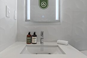 Restored Historic 2 BR Condo in Downtown - Pool