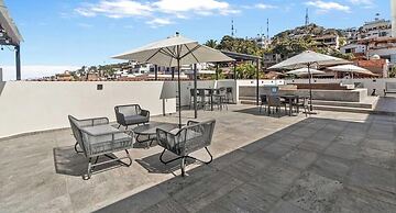 Restored Historic 2 BR Condo in Downtown - Pool