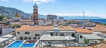 Restored Historic 2 BR Condo in Downtown - Pool
