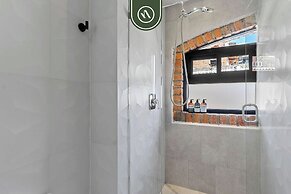 Restored Historic 2 BR Condo in Downtown - Pool