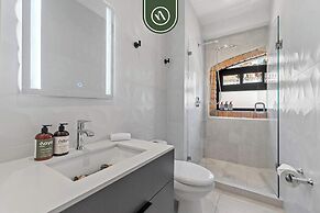 Restored Historic 2 BR Condo in Downtown - Pool