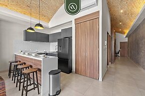 Restored Historic 2 BR Condo in Downtown - Pool