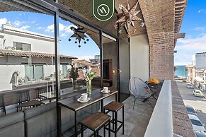 Restored Historic 2 BR Condo in Downtown - Pool