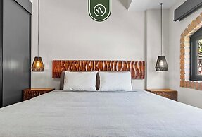 Restored Historic 2 BR Condo in Downtown - Pool