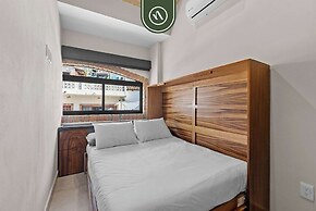 Restored Historic 2 BR Condo in Downtown - Pool
