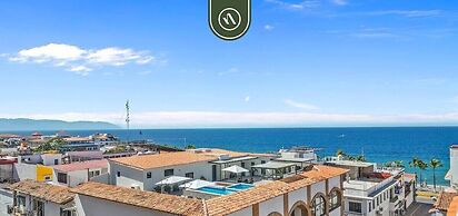 Restored Historic 2 BR Condo in Downtown - Pool